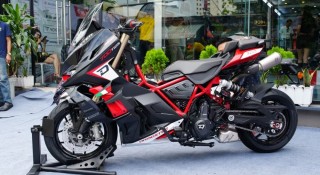 Mô tô lập dị Italjet Dragster 700 có giá 428 triệu đồng tại Việt Nam